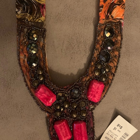 Halter top - Picture 3 of 3